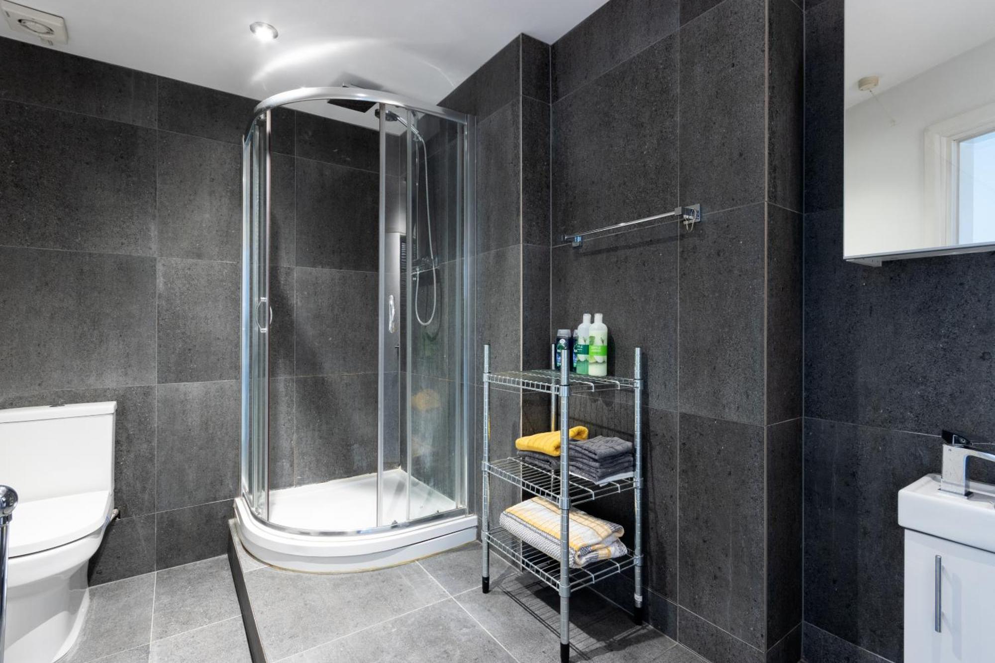 2 Bed Bethnal Penthouse Apartment *